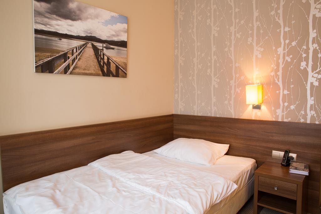 Hotel Srodmiejski Zielona Gora  Exterior photo